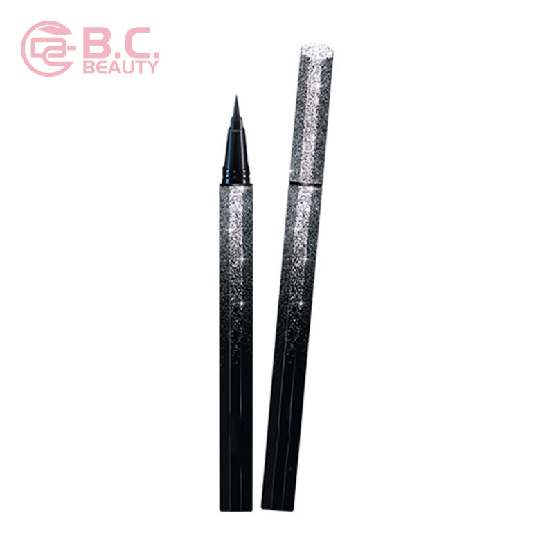 Brauner flüssiger Eyeliner